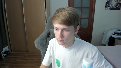 Snapshot of olvr_zoolander chatting on 11-17-25, 10:04 Oliver and Mira online show from 11-17-25, 10:04