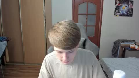 Snapshot of olvr_zoolander chatting on 12-01-25, 09:42 Oliver and Mira online show from 12-01-25, 09:42