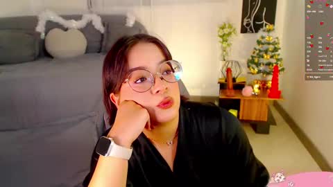 Snapshot of omgzarah chatting on 12-18-24, 04:17 Zarah 3 online show from 12-18-24, 04:17