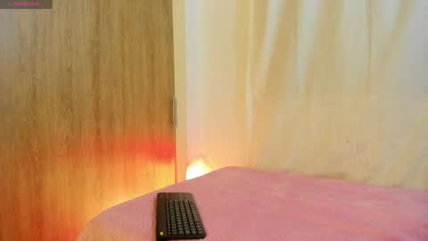 Snapshot of on_tefa chatting on 06-02-26, 05:53 Violette online show from 06-02-26, 05:53