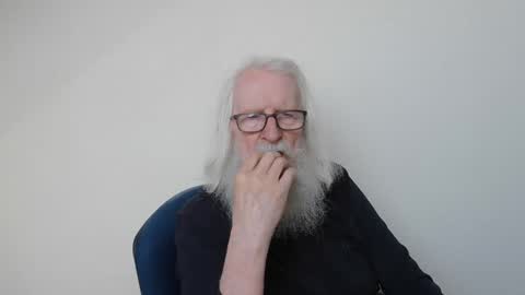 Snapshot of onanister chatting on 05-16-26, 06:54 Somewhere over the rainbow online show from 05-16-26, 06:54