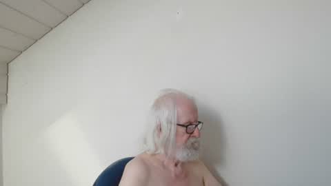 Snapshot of onanister chatting on 06-25-26, 06:51 Somewhere over the rainbow online show from 06-25-26, 06:51