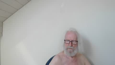 Snapshot of onanister chatting on 07-08-26, 06:51 Somewhere over the rainbow online show from 07-08-26, 06:51