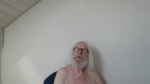 Snapshot of onanister chatting on 07-13-26, 07:00 Somewhere over the rainbow online show from 07-13-26, 07:00