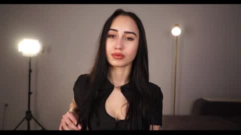 Mia online show from 05-18-26, 08:31