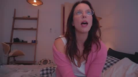 Snapshot of onelittlemermaid chatting on 02-22-25, 10:42 Ariel online show from 02-22-25, 10:42