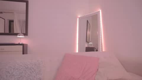 Snapshot of onelittlemermaid chatting on 10-30-25, 10:10 Ariel online show from 10-30-25, 10:10