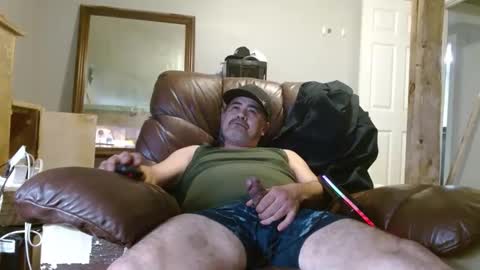 Snapshot of onewayallday chatting on 12-21-24, 01:42 onewaykenny online show from 12-21-24, 01:42