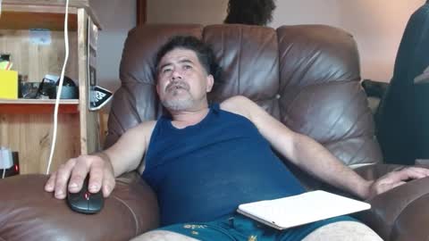 Snapshot of onewayallday chatting on 11-11-25, 05:24 onewaykenny online show from 11-11-25, 05:24