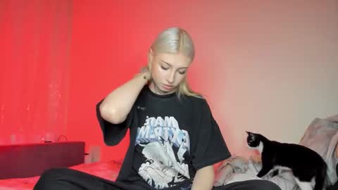 Snapshot of only_iva21 chatting on 12-01-25, 02:00 Iva online show from 12-01-25, 02:00