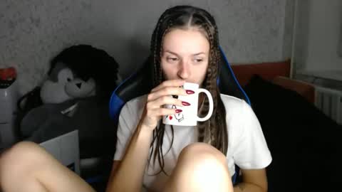 Snapshot of only_ubutterfly chatting on 10-24-25, 05:42 Amalia online show from 10-24-25, 05:42