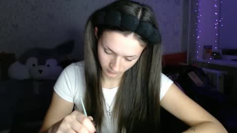 Snapshot of only_ubutterfly chatting on 11-28-25, 06:10 Amalia online show from 11-28-25, 06:10