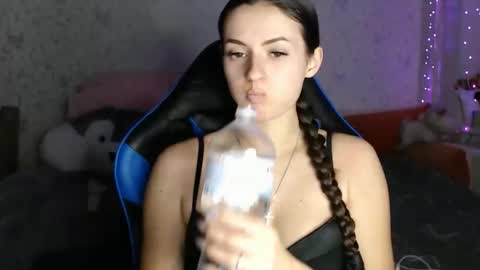 Snapshot of only_ubutterfly chatting on 12-15-25, 06:01 Amalia online show from 12-15-25, 06:01