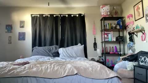 Snapshot of onyx_the_pupstar chatting on 11-15-25, 08:27 Onyx online show from 11-15-25, 08:27