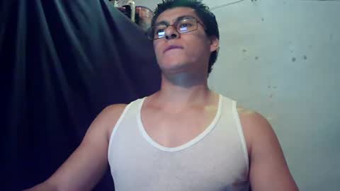 Snapshot of oomaurooo chatting on 08-08-26, 12:35 oomaurooo online show from 08-08-26, 12:35