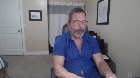 Snapshot of ooopsxxx chatting on 12-27-24, 01:11 ooopsxxx online show from 12-27-24, 01:11