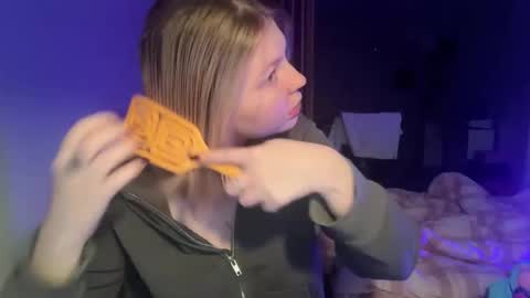 Ophelia online show from 12-23-25, 06:44