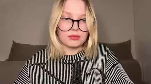 Ophelia online show from 03-25-26, 11:22