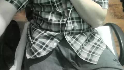 Snapshot of ore_cam chatting on 11-02-25, 02:14 Ore online show from 11-02-25, 02:14