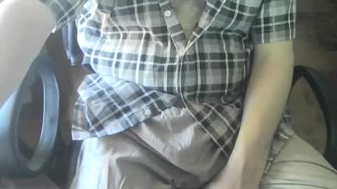 Snapshot of ore_cam chatting on 11-15-25, 05:20 Ore online show from 11-15-25, 05:20