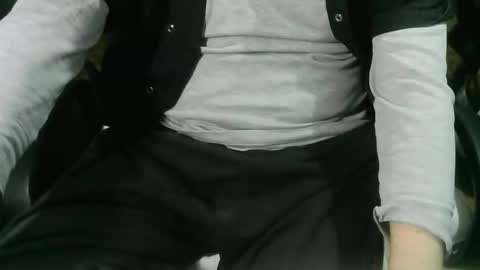 Snapshot of ore_cam chatting on 11-20-25, 10:42 Ore online show from 11-20-25, 10:42