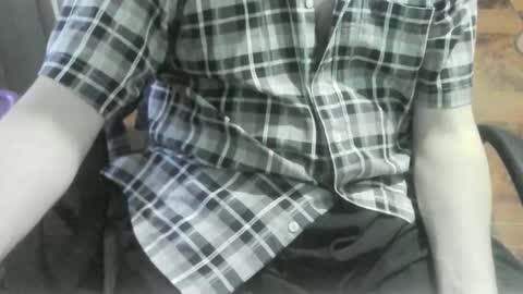 Snapshot of ore_cam chatting on 11-26-25, 10:44 Ore online show from 11-26-25, 10:44