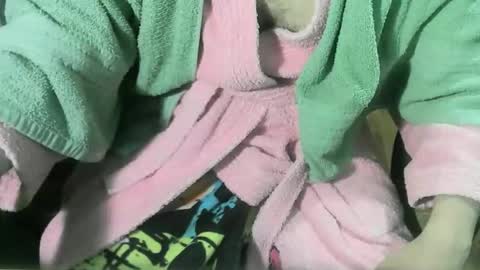 Snapshot of ore_cam chatting on 12-01-25, 05:01 Ore online show from 12-01-25, 05:01