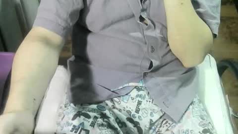 Snapshot of ore_cam chatting on 12-14-25, 01:55 Ore online show from 12-14-25, 01:55