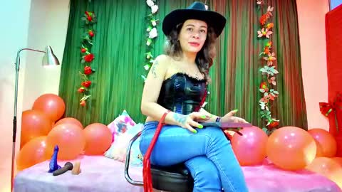 Snapshot of oriana_thomson2 chatting on 02-13-25, 11:15 Oriana online show from 02-13-25, 11:15