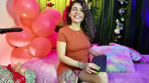 Snapshot of oriana_thomson2 chatting on 02-16-25, 01:47 Oriana online show from 02-16-25, 01:47