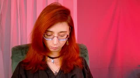 Orianna -  Hi Im into geek culture cosplay crafting LARP games. Shall we play DnD online show from 09-24-25, 02:20