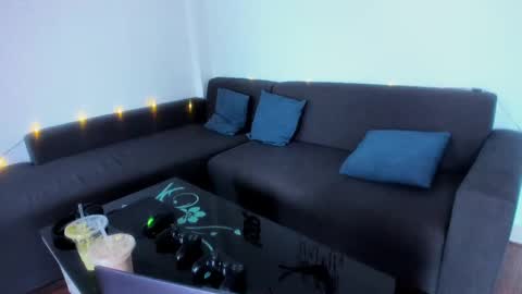 Fansly and Instagram -  online show from 03-05-25, 10:00