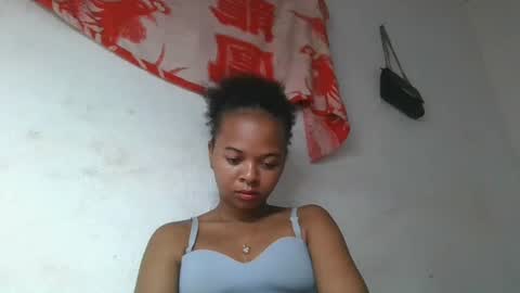 Snapshot of ornellahhh chatting on 11-02-25, 01:13 ornellahhh online show from 11-02-25, 01:13