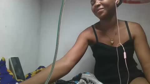 Snapshot of ornellahhh chatting on 11-10-25, 10:36 ornellahhh online show from 11-10-25, 10:36