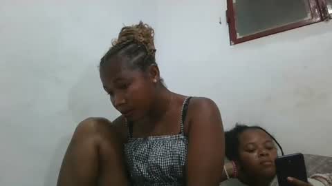 Snapshot of ornellahhh chatting on 11-19-25, 07:03 ornellahhh online show from 11-19-25, 07:03