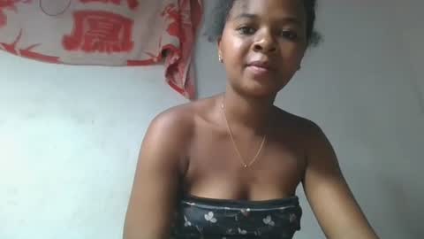 Snapshot of ornellahhh chatting on 11-21-25, 02:54 ornellahhh online show from 11-21-25, 02:54