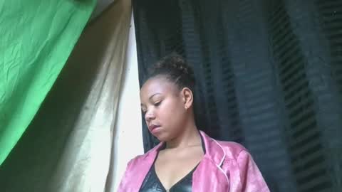 Snapshot of ornellahhh chatting on 12-16-25, 01:10 ornellahhh online show from 12-16-25, 01:10