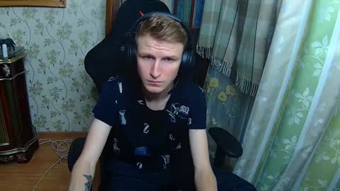 Snapshot of oscar_wildy chatting on 01-11-25, 11:13 Oscar online show from 01-11-25, 11:13