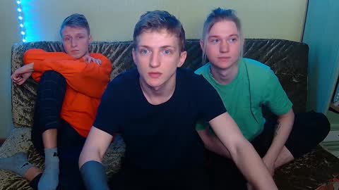 Snapshot of oscar_wildy chatting on 01-19-25, 10:28 Oscar online show from 01-19-25, 10:28