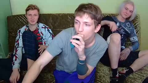 Snapshot of oscar_wildy chatting on 02-15-25, 09:49 Oscar online show from 02-15-25, 09:49