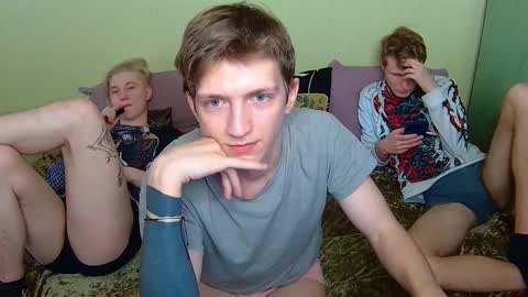 Snapshot of oscar_wildy chatting on 02-15-25, 12:54 Oscar online show from 02-15-25, 12:54