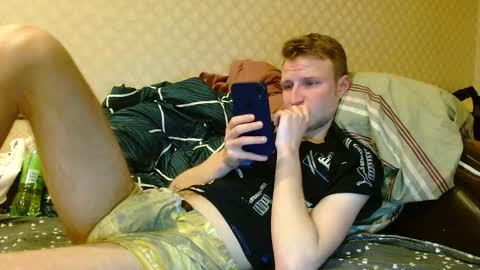 Snapshot of oscar_wildy chatting on 10-27-25, 02:54 Oscar online show from 10-27-25, 02:54