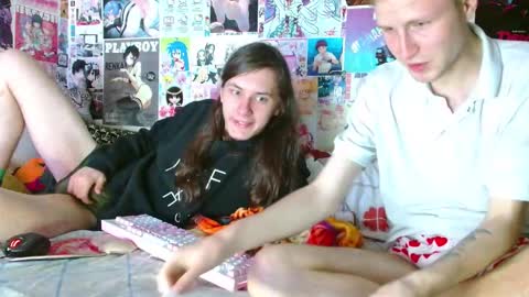 Snapshot of oscar_wildy chatting on 11-03-25, 12:46 Oscar online show from 11-03-25, 12:46