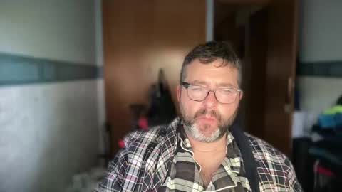 oscarbcncat online show from 05-18-26, 04:24