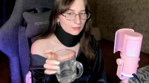 Snapshot of oskar_fucker chatting on 06-02-26, 05:26 Leliana online show from 06-02-26, 05:26
