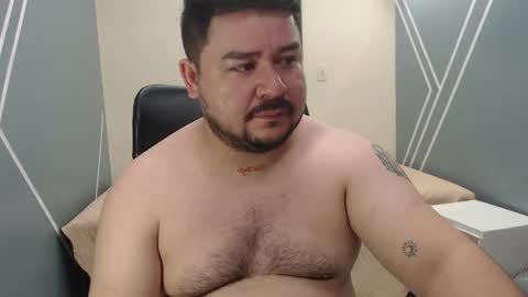 Snapshot of oso_gael chatting on 03-06-25, 05:43 Bear Gael online show from 03-06-25, 05:43