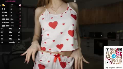 Snapshot of ottiliebolyard chatting on 01-16-26, 01:37 Anne online show from 01-16-26, 01:37