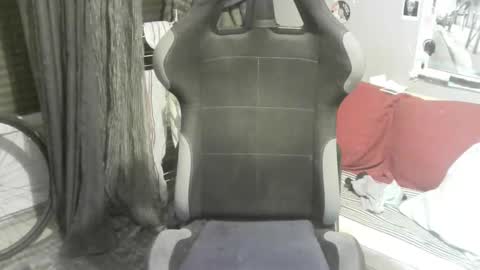 ouinnybis195625 online show from 12-19-25, 08:49