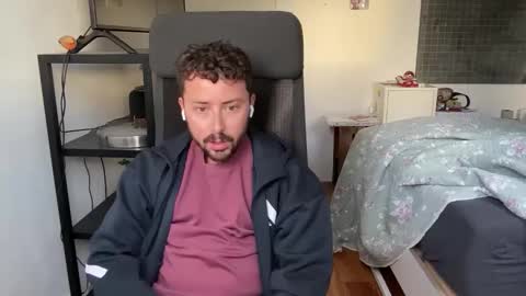 Snapshot of ovidius96 chatting on 11-01-25, 03:36 ovidius96 online show from 11-01-25, 03:36