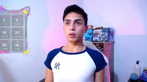 Owen  Independent model  online show from 11-17-25, 05:41